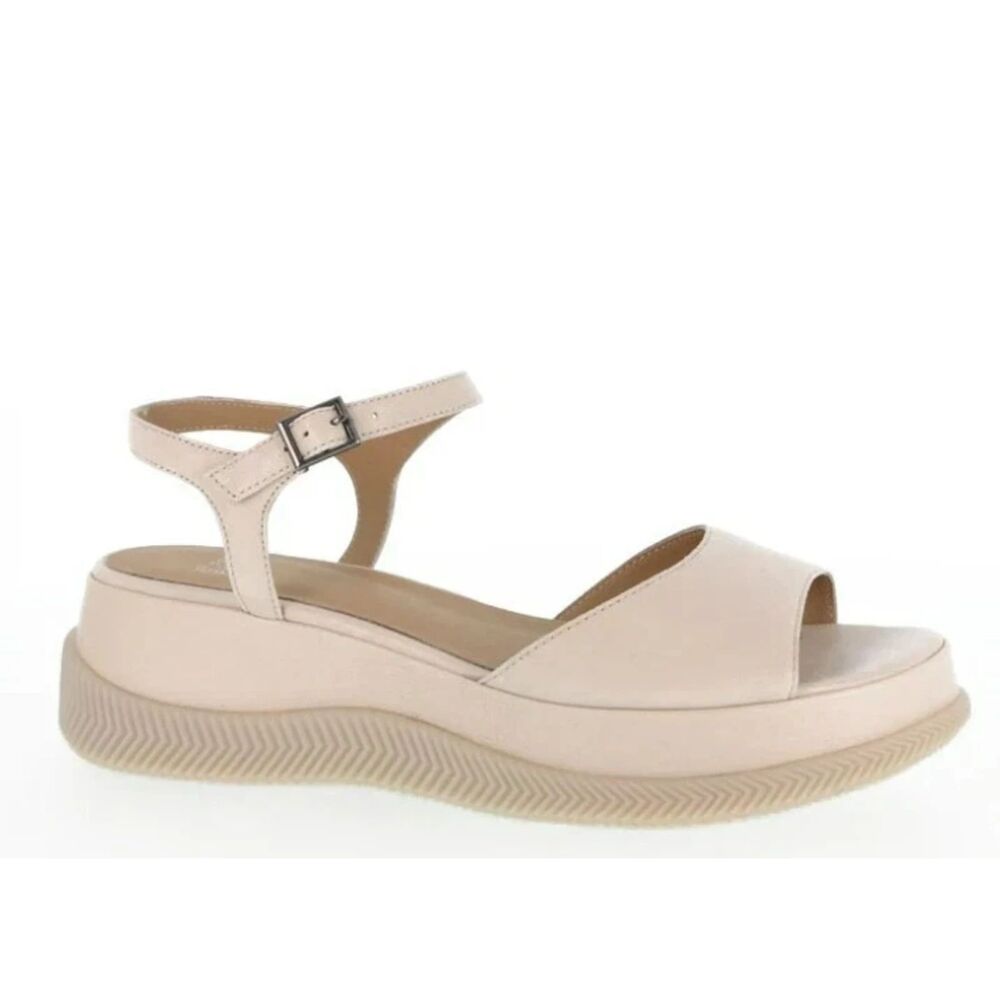 Eileen fisher Ario Tumbled Leather Wedge Sandal Almond – Size 8